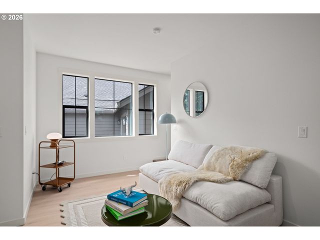 3797 Sw Iowa St, Portland, OR 97221