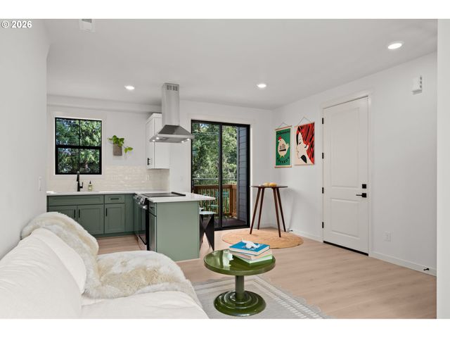 3797 Sw Iowa St, Portland, OR 97221
