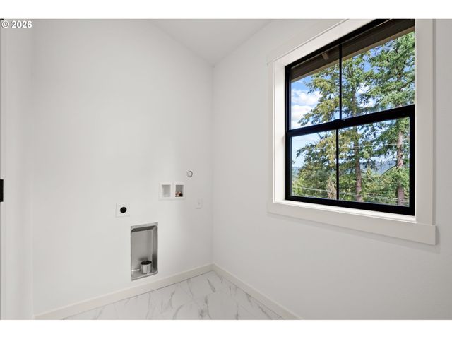 3797 Sw Iowa St, Portland, OR 97221