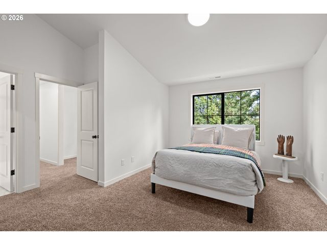 3797 Sw Iowa St, Portland, OR 97221