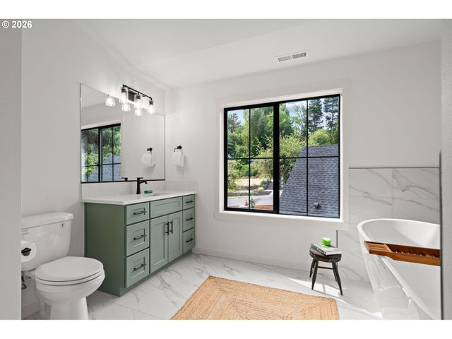 3797 Sw Iowa St, Portland, OR 97221