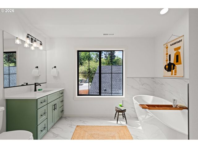 3797 Sw Iowa St, Portland, OR 97221