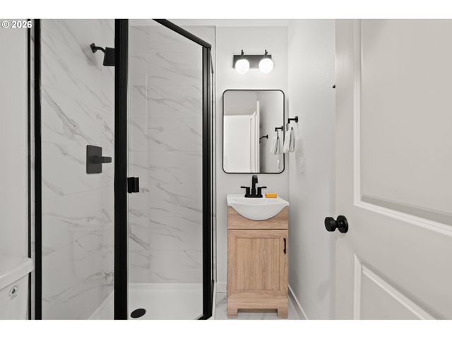 3797 Sw Iowa St, Portland, OR 97221