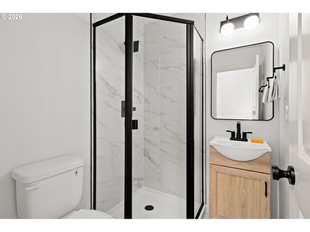3797 Sw Iowa St, Portland, OR 97221
