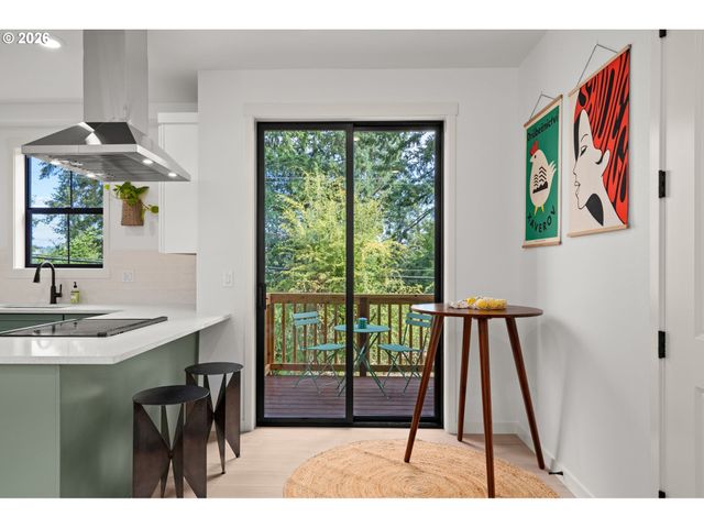 3797 Sw Iowa St, Portland, OR 97221