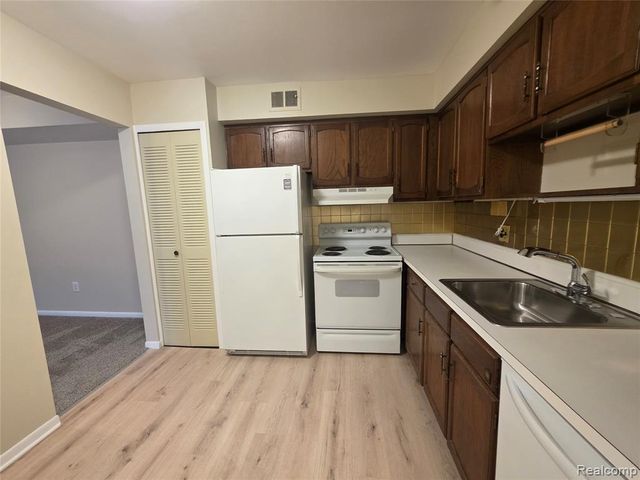 30795 Shiawassee Road A-7, Farmington, MI 48336