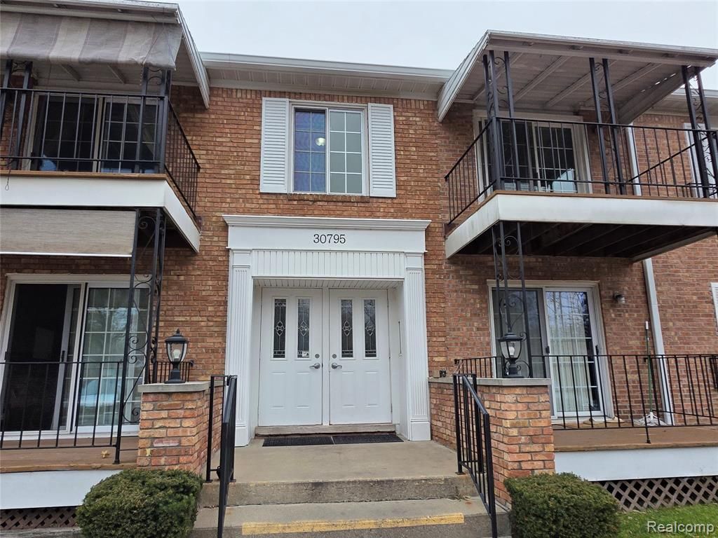 30795 Shiawassee Road A-7, Farmington, MI 48336