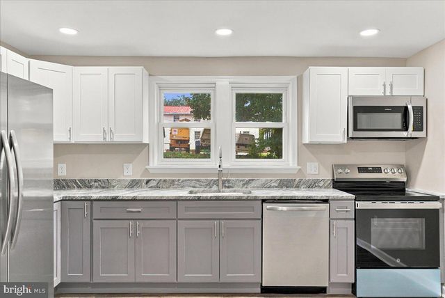 1117 WASHINGTON AVE, Martinsburg, WV 25401