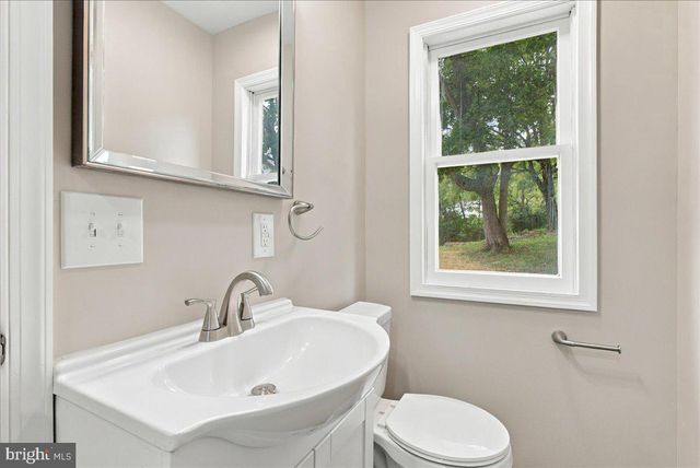 1117 WASHINGTON AVE, Martinsburg, WV 25401