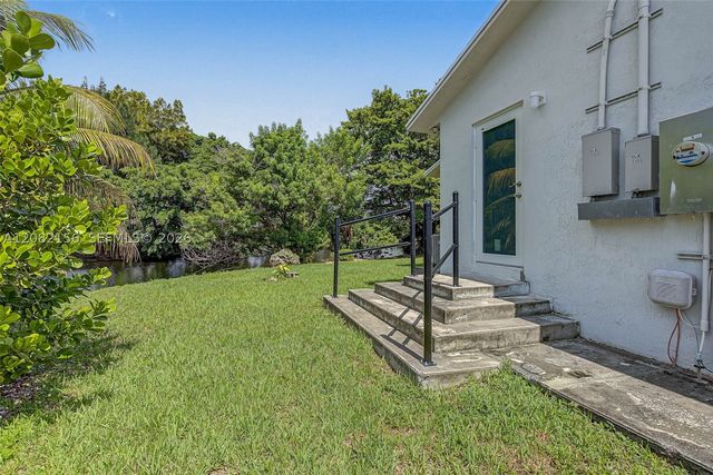 10711 SW 70th St, Miami, FL 33173