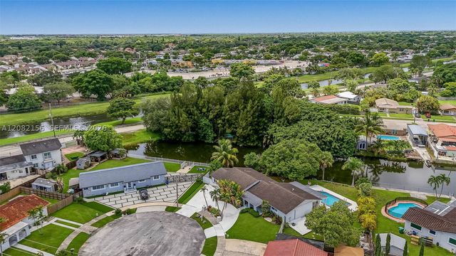 10711 SW 70th St, Miami, FL 33173