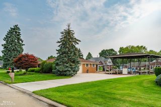 37936 Seaway Ct Court, Harrison Twp, MI 48045