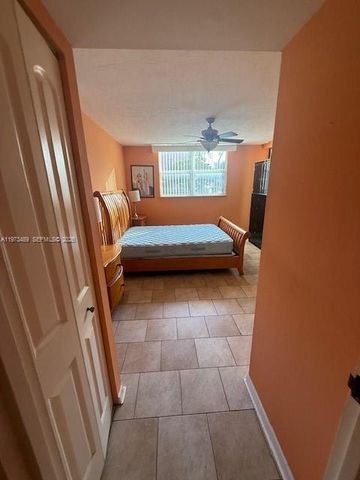 2801 Somerset Dr 105, Lauderdale Lakes, FL 33311