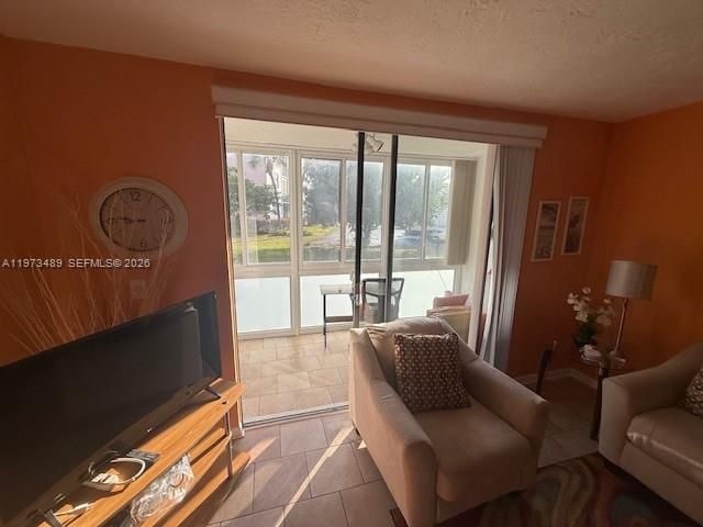 2801 Somerset Dr 105, Lauderdale Lakes, FL 33311