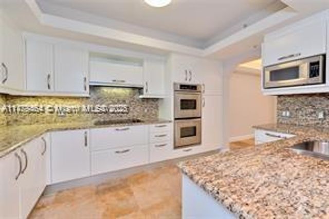 2051 SE 3rd St TH11, Deerfield Beach, FL 33441