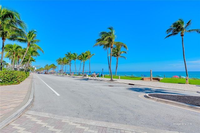 2051 SE 3rd St TH11, Deerfield Beach, FL 33441