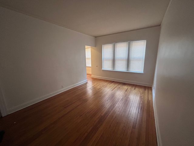 7340 N Damen Avenue 2, Chicago, IL 60645