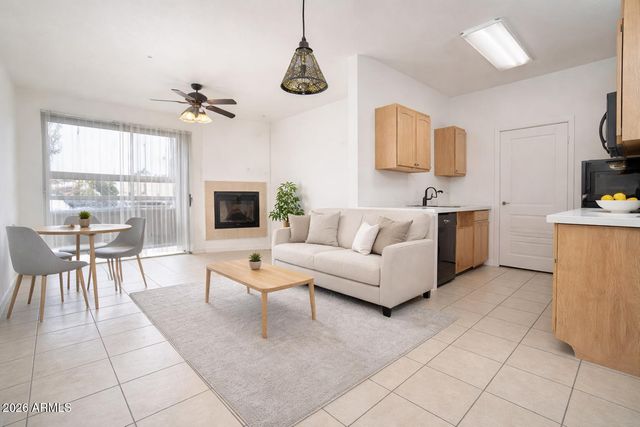 2929 W YORKSHIRE Drive 1072, Phoenix, AZ 85027