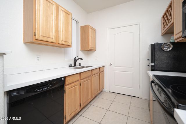 2929 W YORKSHIRE Drive 1072, Phoenix, AZ 85027