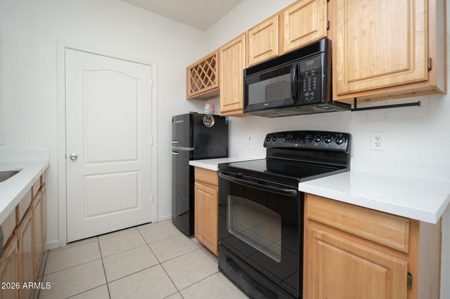 2929 W YORKSHIRE Drive 1072, Phoenix, AZ 85027