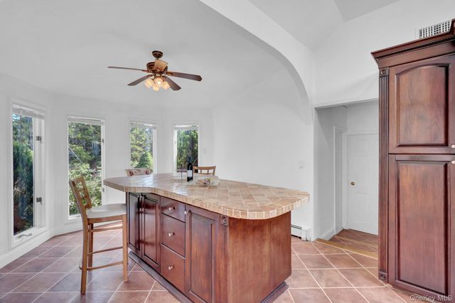 6 Last Lane, Hampton Bays, NY 11946