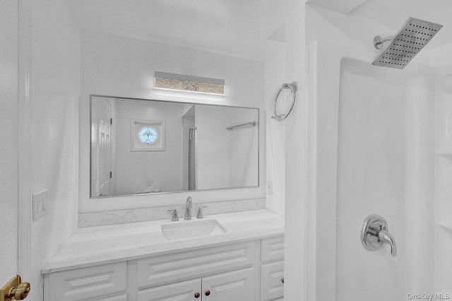 6 Last Lane, Hampton Bays, NY 11946