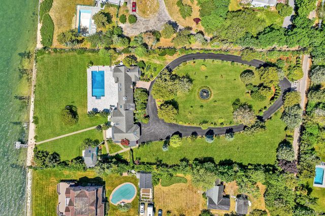 6 Last Lane, Hampton Bays, NY 11946