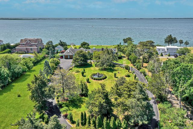 6 Last Lane, Hampton Bays, NY 11946