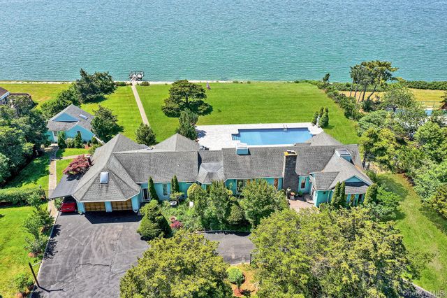 6 Last Lane, Hampton Bays, NY 11946