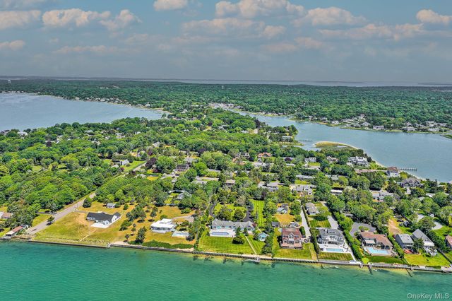 6 Last Lane, Hampton Bays, NY 11946