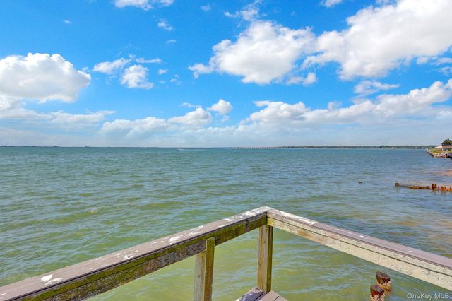 6 Last Lane, Hampton Bays, NY 11946