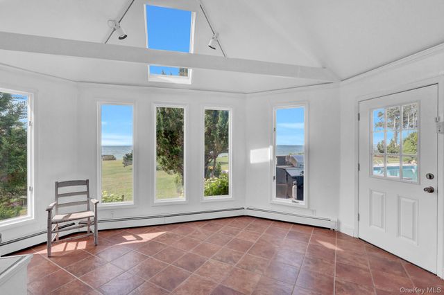 6 Last Lane, Hampton Bays, NY 11946