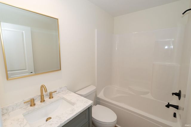 1113 Edwardsburg Ave, Elkhart, IN 46514