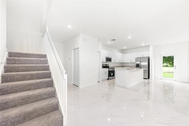 2209 SE 30th St, Homestead, FL 33035