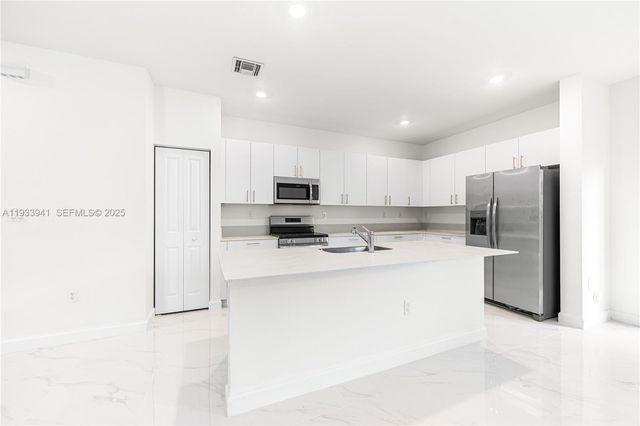 2209 SE 30th St, Homestead, FL 33035