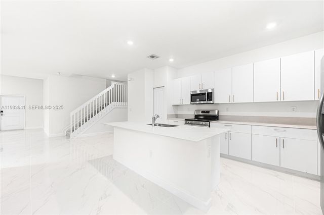 2209 SE 30th St, Homestead, FL 33035