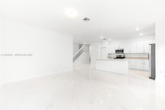 2209 SE 30th St, Homestead, FL 33035