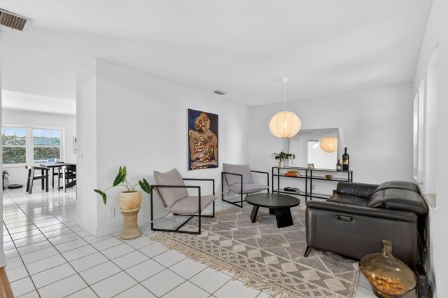 45 Windsor Lane, Palm Beach Gardens, FL 33418