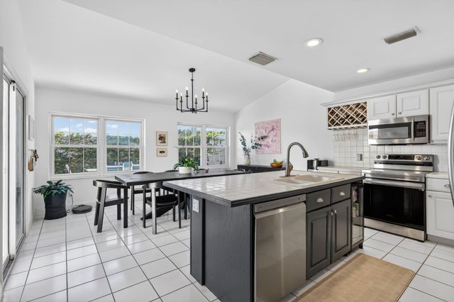 45 Windsor Lane, Palm Beach Gardens, FL 33418