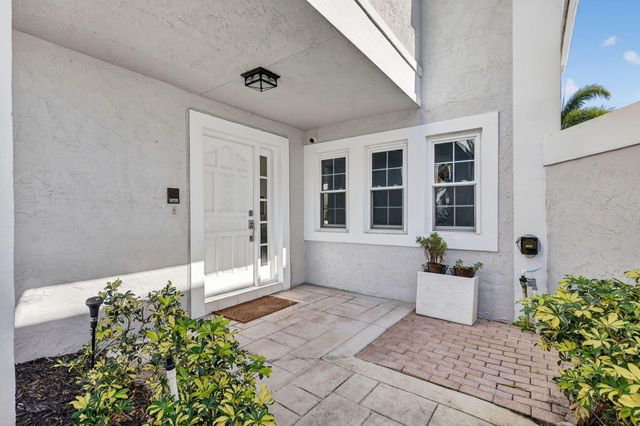 45 Windsor Lane, Palm Beach Gardens, FL 33418