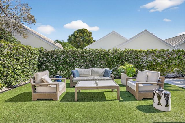 45 Windsor Lane, Palm Beach Gardens, FL 33418