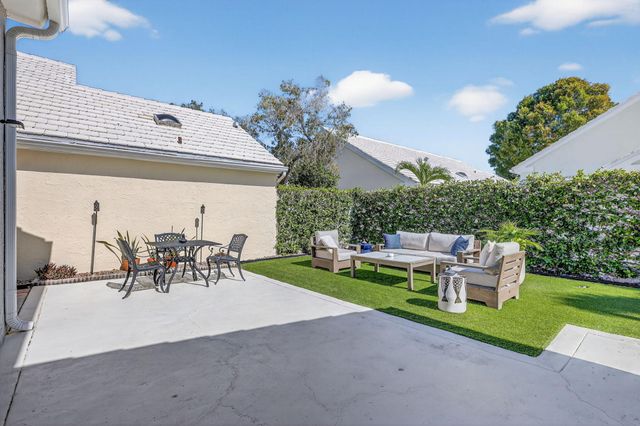 45 Windsor Lane, Palm Beach Gardens, FL 33418