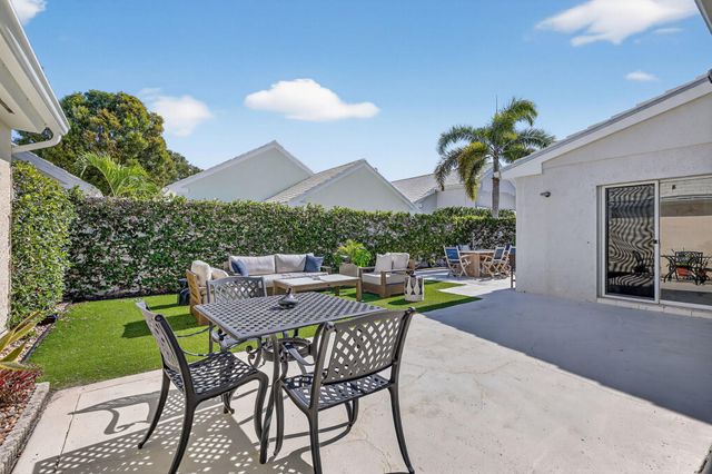 45 Windsor Lane, Palm Beach Gardens, FL 33418