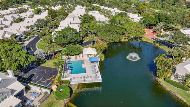 45 Windsor Lane, Palm Beach Gardens, FL 33418