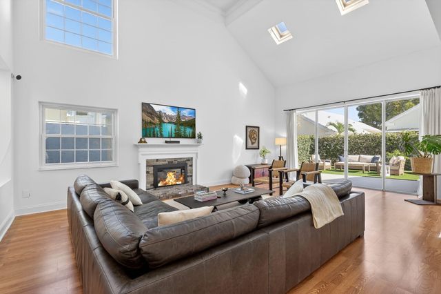 45 Windsor Lane, Palm Beach Gardens, FL 33418