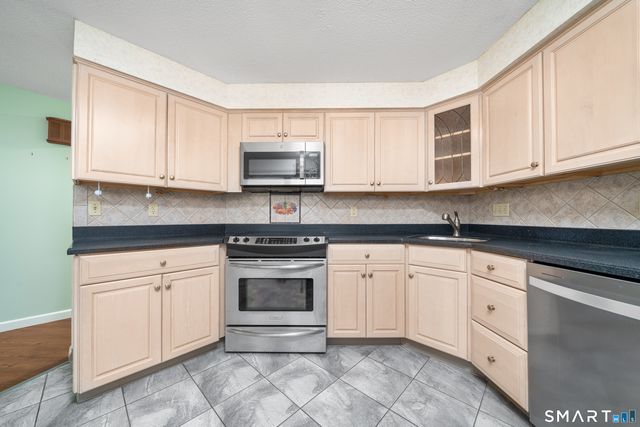 114 Metacomet Drive 1104, Meriden, CT 06450