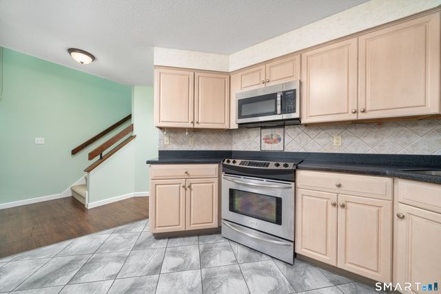 114 Metacomet Drive 1104, Meriden, CT 06450