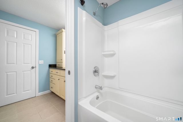 114 Metacomet Drive 1104, Meriden, CT 06450