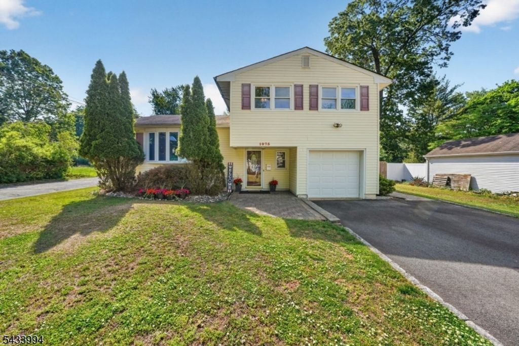 1075 Sherman Ave, South Plainfield Boro, NJ 07080