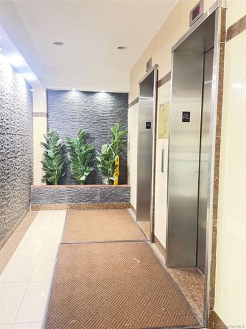 13229 Blossom Avenue 5H, Flushing, NY 11355
